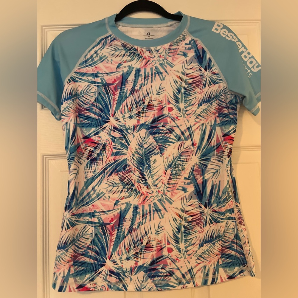 BesserBay Swim Shirt Size Medium